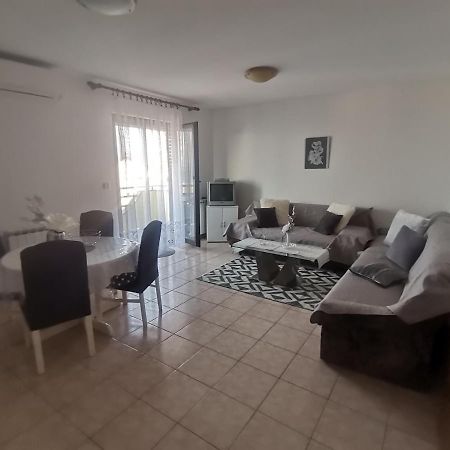 Apartments Petrica Malinska Kültér fotó