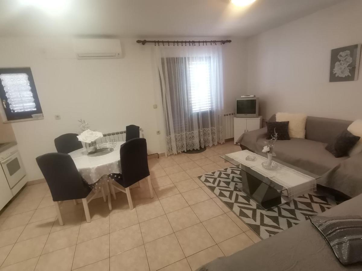 Apartments Petrica Malinska Kültér fotó