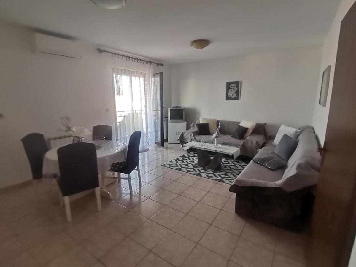 Apartments Petrica Malinska Kültér fotó